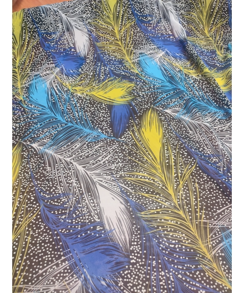 Delikatna tkanina szyfon - wzór w niebieskie i żółte pióra